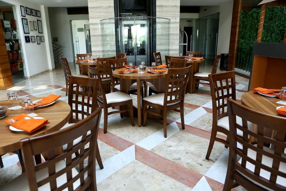 Отель The Fern Residency Mundra Экстерьер фото