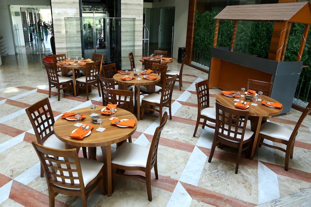 Отель The Fern Residency Mundra Экстерьер фото