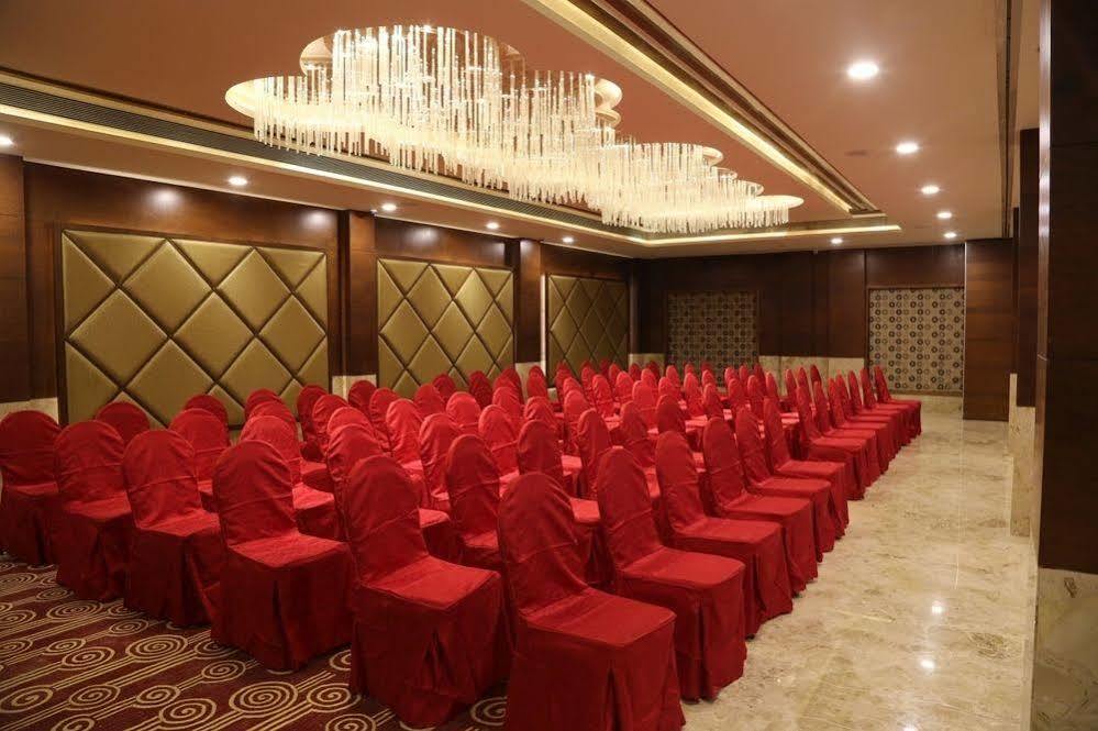 Отель The Fern Residency Mundra Экстерьер фото
