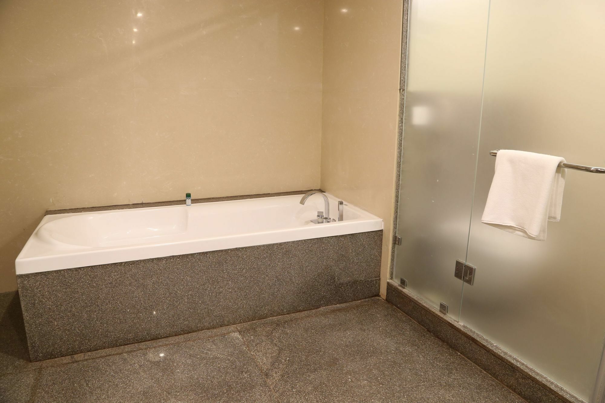 Отель The Fern Residency Mundra Экстерьер фото